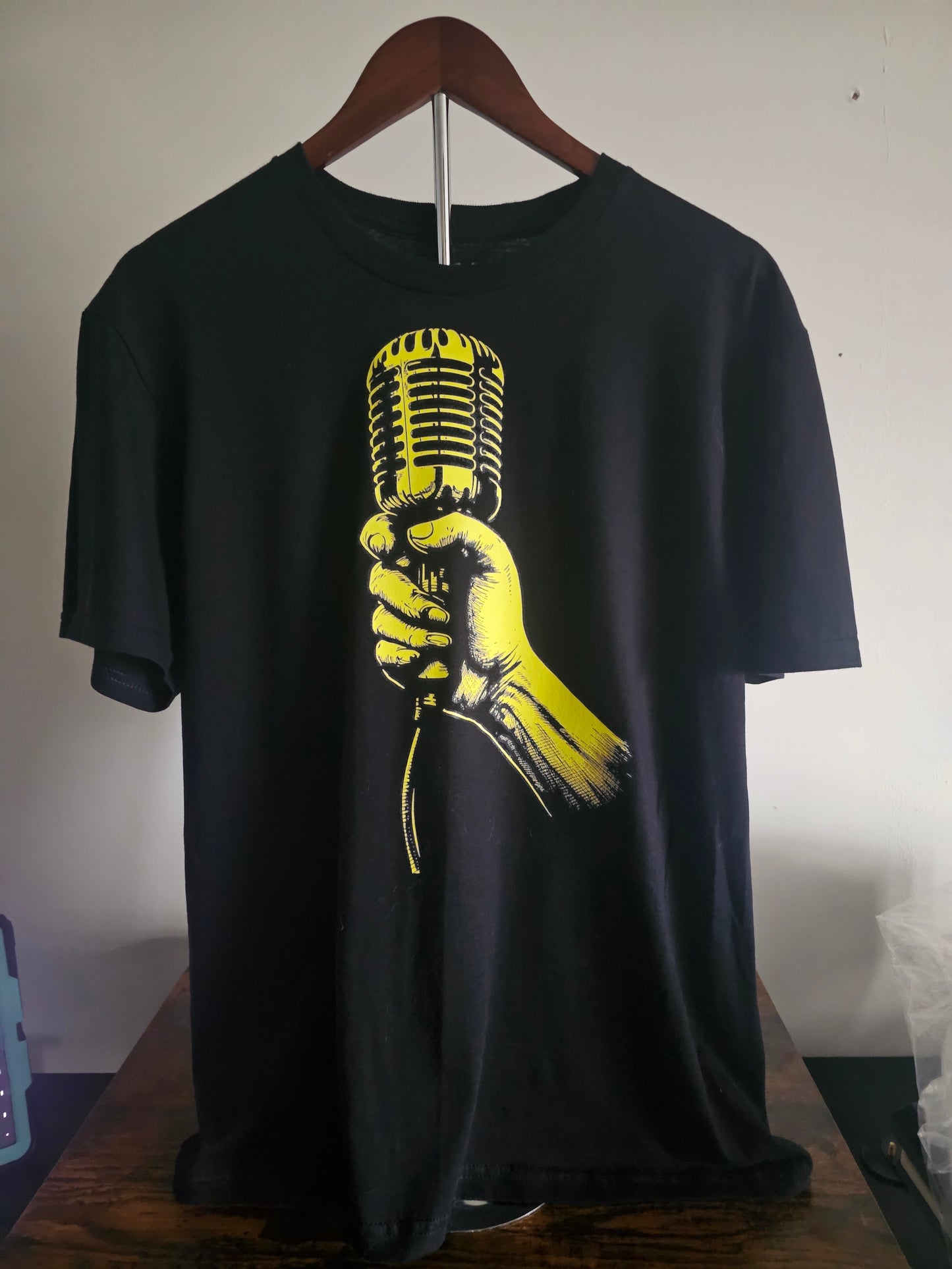 Black Graphic T-Shirt – Vintage Microphone Design