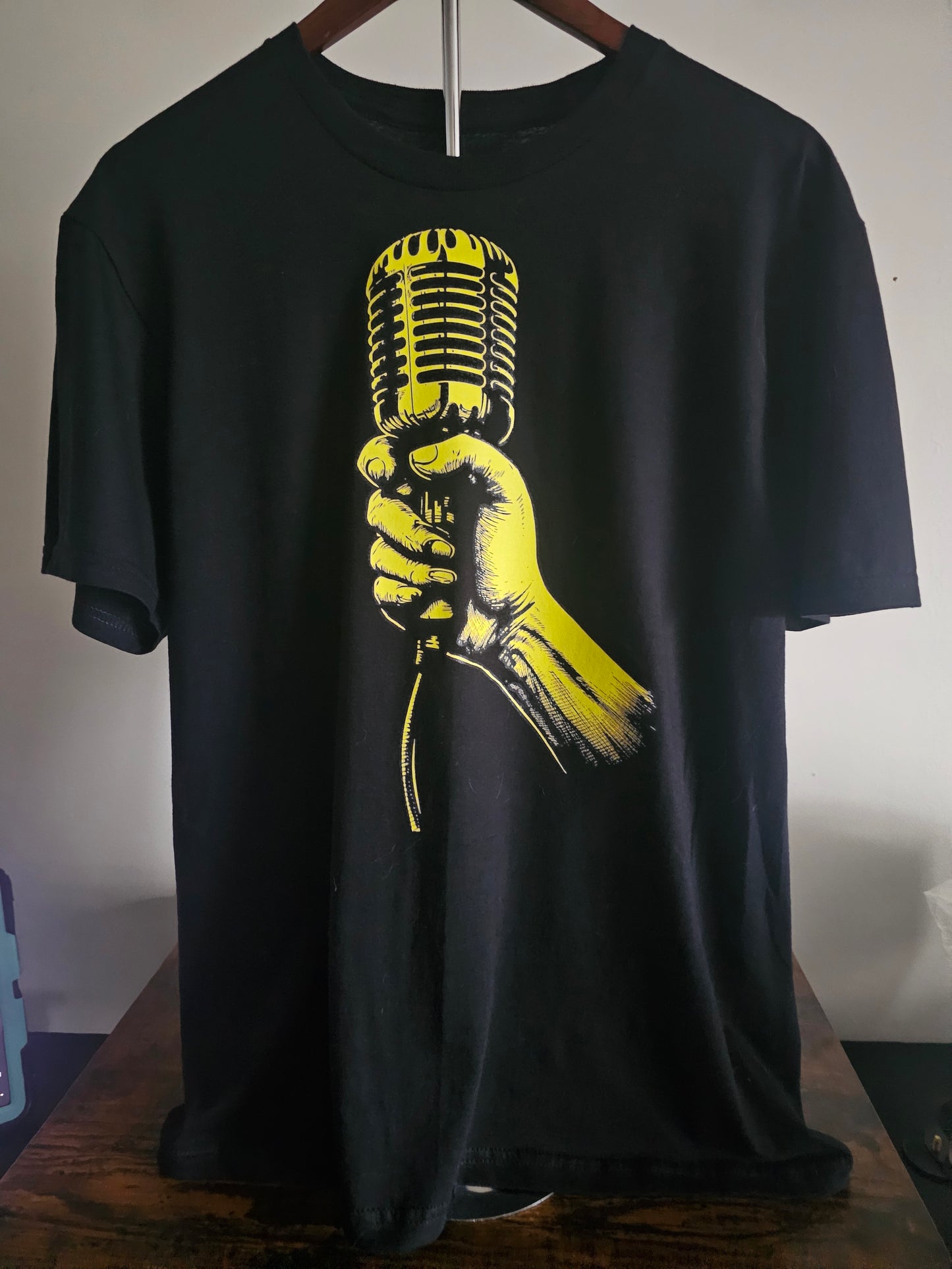 Black Graphic T-Shirt – Vintage Microphone Design