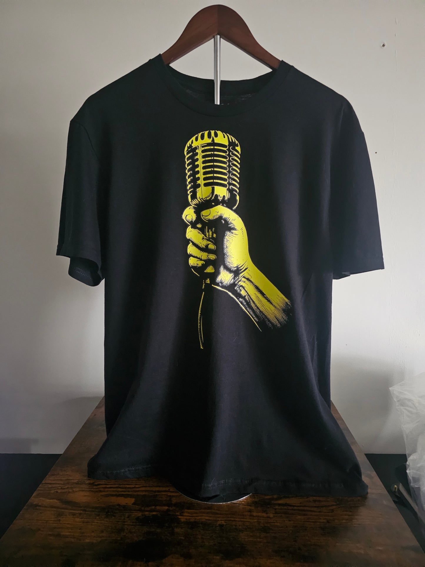 Black Graphic T-Shirt – Vintage Microphone Design