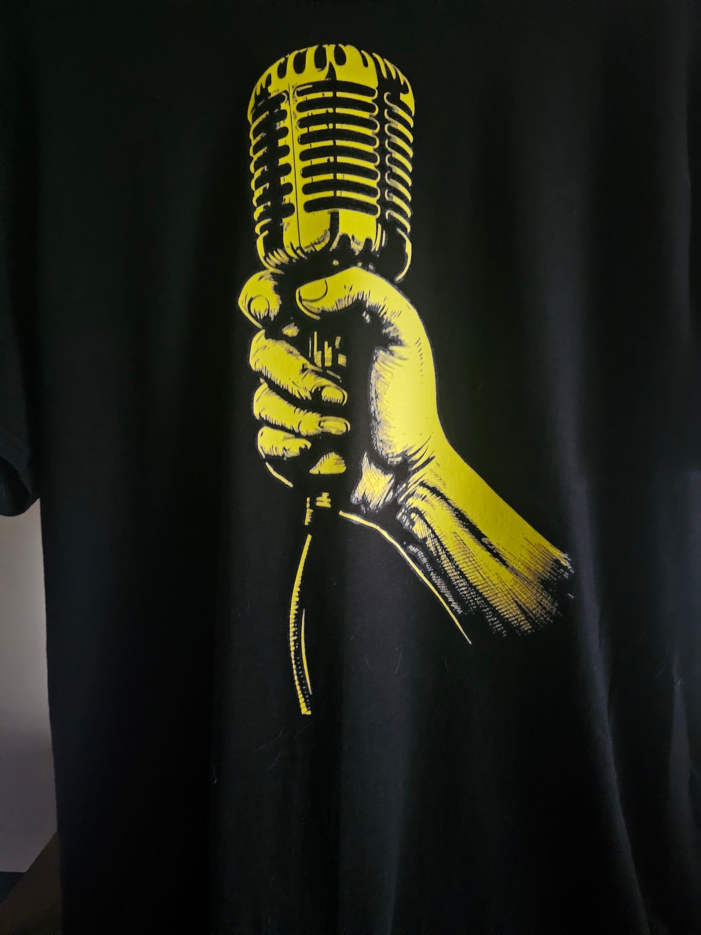 Black Graphic T-Shirt – Vintage Microphone Design